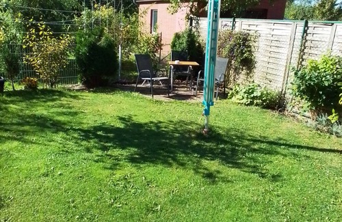 Kenz-Kustrow Apartment | Apartment 'Familienfreundliche' with Private Garden and Wi-Fi