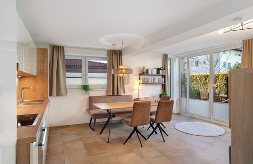 Volders Apartment | Apartment 'Familiengarten' with Mountain View, Private Terrace and Wi-Fi