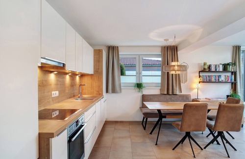 Volders Apartment | Apartment 'Familiengarten' with Mountain View, Private Terrace and Wi-Fi