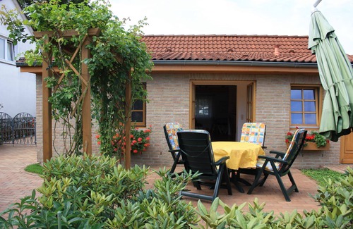 Bad Fallingbostel Apartment | Apartment 'Ferienhaus Weingarten' with Private Terrace and Private Garden