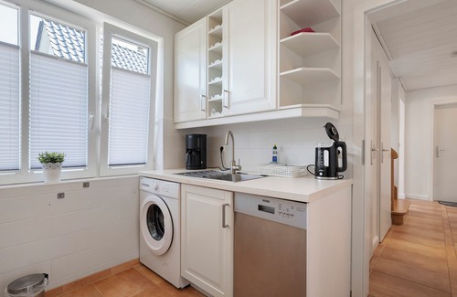 Heide Apartment | Apartment 'Ferienhaus Neumann' with Private Terrace, Private Garden and Wi-Fi