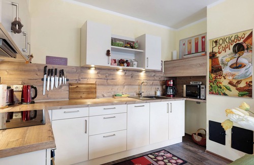 Elpersbuttel Apartment | Apartment 'Ferienwohnung Südermarsch' with Private Terrace, Shared Garden and Wi-Fi