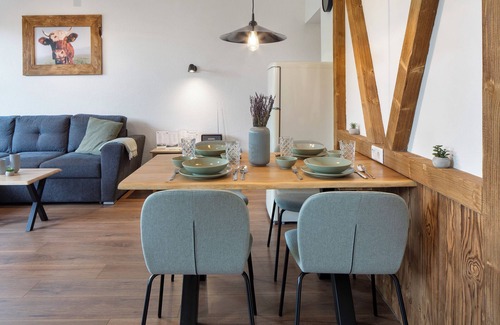 Hinterzarten Apartment | Apartment 'Ferienwohnung Am Mehlberg' with Shared Terrace and Wi-Fi