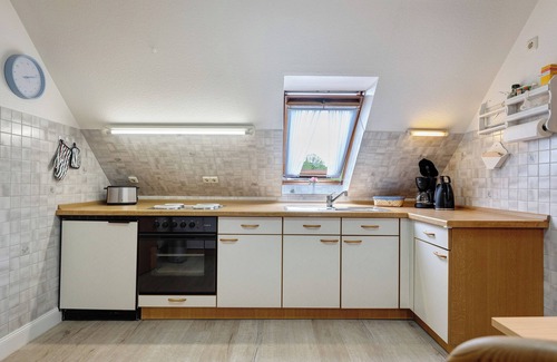 Wesselburen Apartment | Apartment 'Ferienwohnung 1' with Shared Garden, Balcony and Wi-Fi