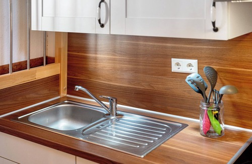 Nesselried Apartment | Apartment 'Ferienwohnung Kirsche' with Shared Garden, Balcony and Wi-Fi