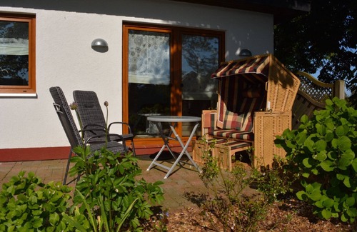Hasselberg Apartment | Apartment 'Ferienwohnung Kastanienhof' with Private Terrace, Private Garden and Wi-Fi