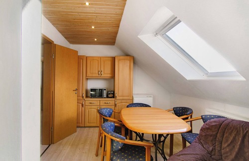 Halbemond Apartment | Apartment 'Ferienwohnung Rocker' with Wi-Fi