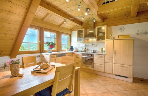 Breitnau Apartment | Apartment 'Ferienwohnung Sternenhimmel' with Mountain View, Shared Garden and Wi-Fi