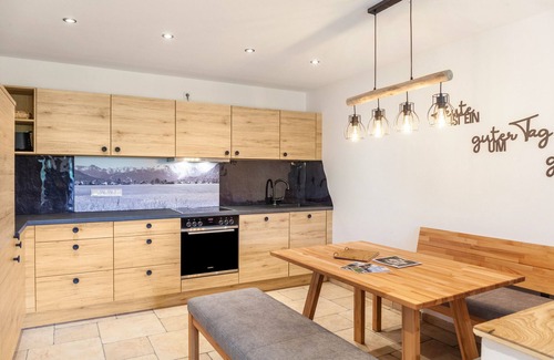 Farchant Apartment | Apartment 'Ferienwohnung Johanni' with Mountain View, Shared Garden and Wi-Fi