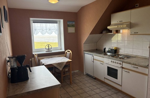 Hallig Langeneß Apartment | Apartment 'Ferienwohnung Godewind' with Shared Terrace, Shared Garden and Wi-Fi
