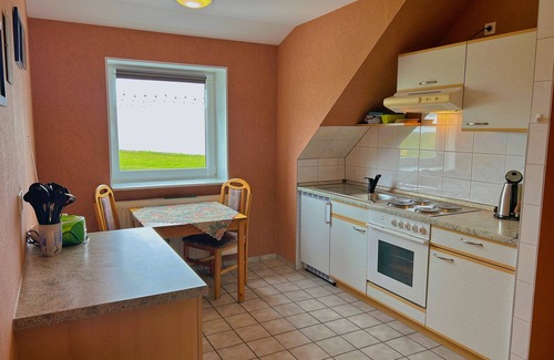 Hallig Langeneß Apartment | Apartment 'Ferienwohnung Godewind' with Shared Terrace, Shared Garden and Wi-Fi