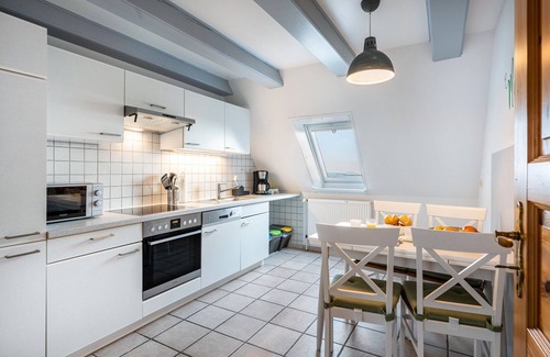 Hallig Langeneß Apartment | Apartment 'Ferienwohnung Amrum' with Sea View, Shared Terrace and Wi-Fi