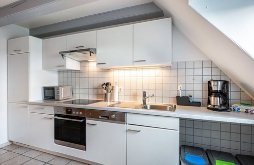 Hallig Langeneß Apartment | Apartment 'Ferienwohnung Amrum' with Sea View, Shared Terrace and Wi-Fi