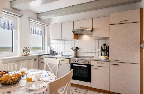 Hallig Langeneß Apartment | Apartment 'Ferienwohnung Oland' with Sea View, Shared Terrace and Wi-Fi
