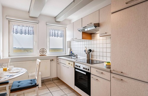 Hallig Langeneß Apartment | Apartment 'Ferienwohnung Oland' with Sea View, Shared Terrace and Wi-Fi