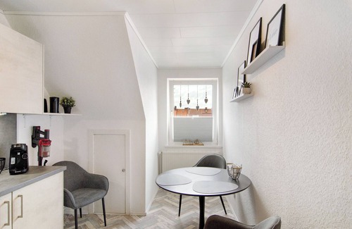 Emden Apartment | Apartment 'Ferienwohnung City' with Wi-Fi