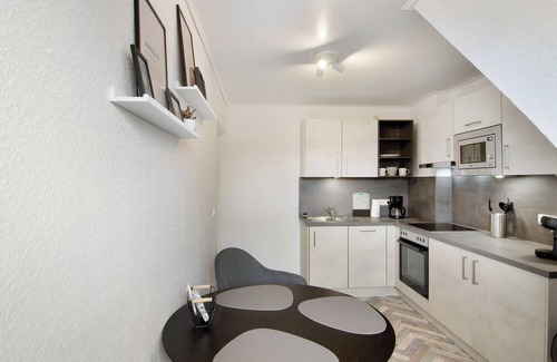 Emden Apartment | Apartment 'Ferienwohnung City' with Wi-Fi