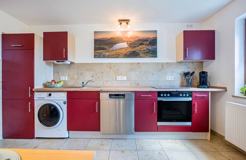 Edling Apartment | Apartment 'Ferienwohnung Mit Bergblick' with Mountain View, Private Terrace and Wi-Fi