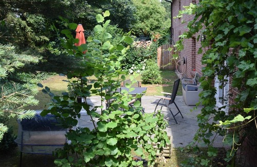 Vietmannsdorf Apartment | Apartment 'Ferienwohnung Eulenhof' with Private Terrace, Private Garden and Wi-Fi