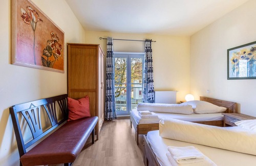 Welden Apartment | Apartment 'Ferienwohnung Links' with Wi-Fi