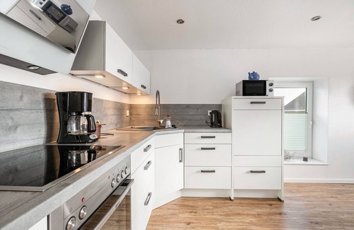 Viol Apartment | Apartment 'Ferienwohnung Stilvoll' with Private Garden, Balcony and Wi-Fi