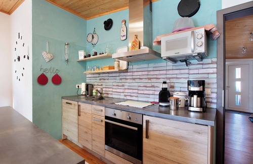 Geschwend Apartment | Apartment 'Fewo Rabenfelsen' with Private Terrace and Wi-Fi