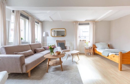 Schlitz Apartment | Apartment 'Fewo Am Marktplatz In Schlitz' with Shared Terrace and Wi-Fi