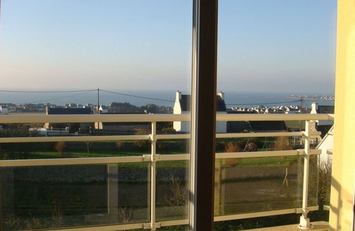 Poulgoazec Apartment | apartment/flat - Spacious flat in house with garden, facing the ocean. The sheets ar on the beds when you arrive.