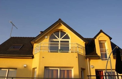 Poulgoazec Apartment | apartment/flat - Spacious flat in house with garden, facing the ocean. The sheets ar on the beds when you arrive.