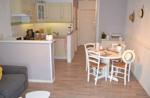 Capestang Apartment | Apartment for 2 people "L'instant Canal"