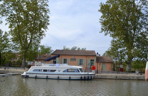 Capestang Apartment | Apartment for 2 people "L'instant Canal"