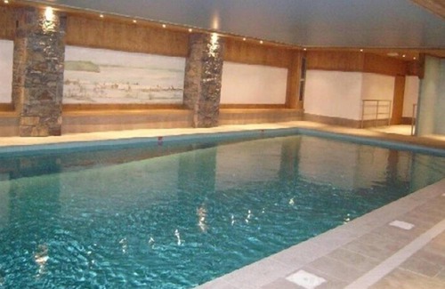 Cohennoz Apartment | Apartment for 8 people in residence with swimming pool
