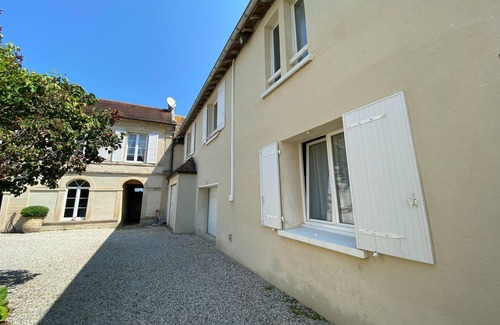 Arromanches-les-Bains Apartment | Apartment in Arromanches near Sandy Beach