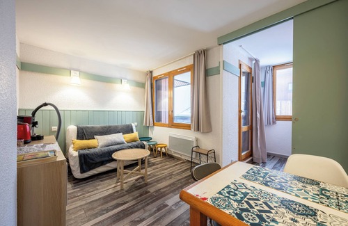 Plagne 1800 Apartment | Apartment 'Séjour À La Montagne - Éperviere' with Mountain View, Shared Pool and Balcony