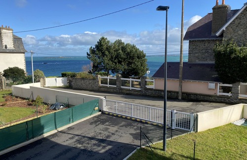 Saint-Quay-Portrieux Apartment | Apartment sea view & feet in the water