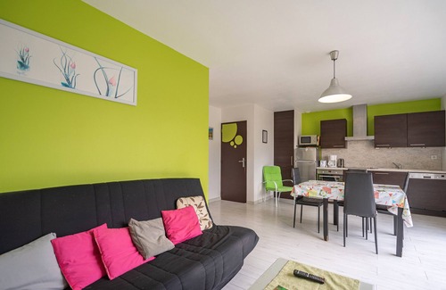 Saint-Simon-de-Bordes Apartment | Apartment 'Le Clos Du Champ De L'Amour - La Palmyre' with Pool, Wi-Fi and Air Conditioning