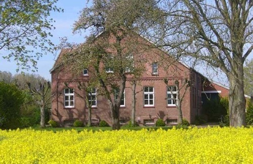 Hinte Apartment | Apartment gallery, shower, toilet, 2 bedrooms - Friesenborg - Ferienwohnung Klein Sande