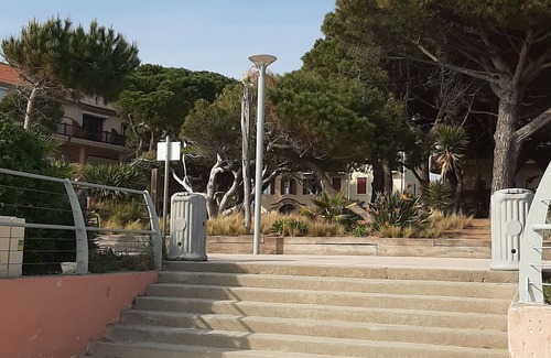 Les Lecques Apartment | Apartment, gated community, 50 meters from the beach, Les Lecques