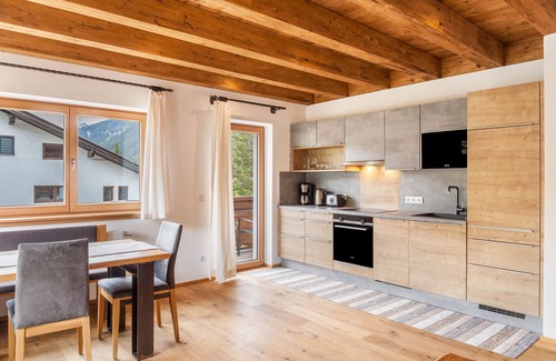Weidach Apartment | Apartment 'Gehrenspitz' with Mountain View, Private Terrace and Wi-Fi