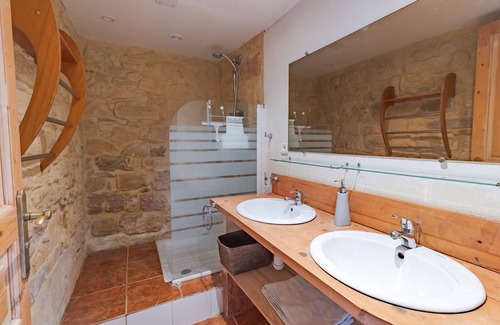 Sainte-Mondane Apartment | Apartment 'Gite Monfort' with Shared Pool, Shared Garden and Wi-Fi