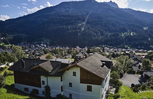 Klosters Platz Apartment | Apartment 'Gotschnablick' with Private Terrace and Wi-Fi