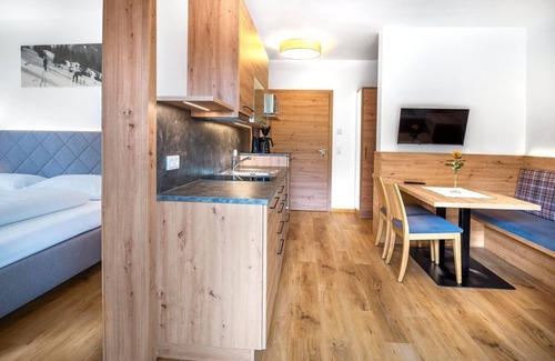 Hinterstoder Apartment | Apartment Gr. Priel, wonderful mountain view, balcony - Appartementhaus Madlen