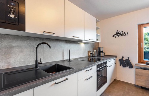 Heringhausen Apartment | Apartment 'Grete' with Mountain View, Private Terrace and Wi-Fi
