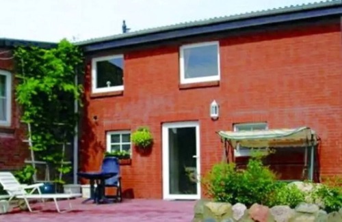 Sankt Michaelisdonn Apartment | Apartment 'Haus Schröder' with Shared Terrace, Shared Garden and Wi-Fi