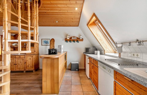 Meldorf Apartment | Apartment 'Haus Am Delfen' with Shared Terrace, Shared Garden and Wi-Fi