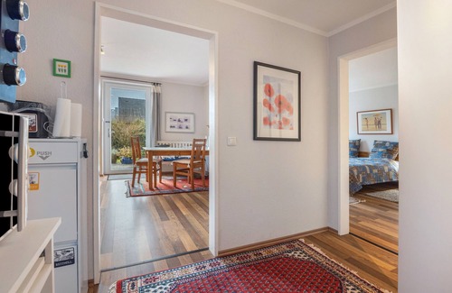 Brunsbuttel Apartment | Apartment 'Haus Erika' with Shared Terrace, Shared Garden and Wi-Fi