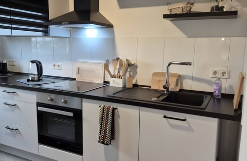 Neunkirchen Apartment | Apartment 'Haus Schmidt 4Zi Parknähe' with Balcony and Wi-Fi