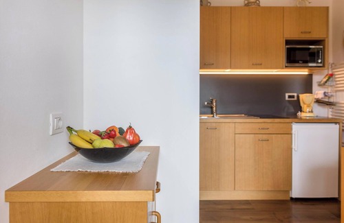 Albions Apartment | Apartment "Haus Sonnegg - Sonnenuntergang" with Mountain View, Wi-Fi, Terrace & Garden