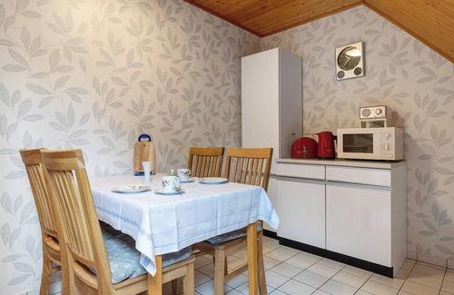 Meldorf Apartment | Apartment 'Haus Stoldt, Wohnung 2' with Shared Terrace, Shared Garden and Wi-Fi