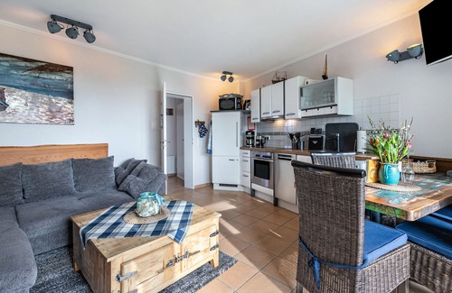 Kronsgaard Apartment | Apartment "Heimathaven Direkt am Strand" with Sea View, Shared Pool & Wi-Fi